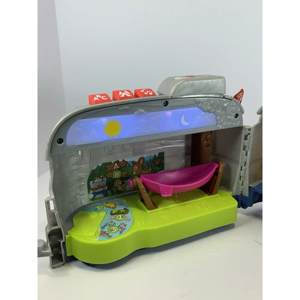 Fisher-Price Little People Light-up Learning Camper Playset 2021 Lights/Music